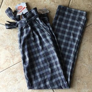 Trousers by Hot Kiss Black White Burgundy Red Plaid Pockets Pull On New with Tag
